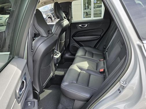 2022 Volvo XC60 B5 Inscription