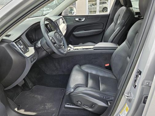 2022 Volvo XC60 B5 Inscription