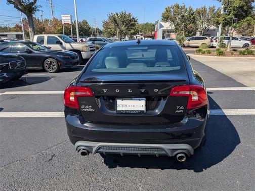 2017 Volvo S60 T6 R-Design Platinum
