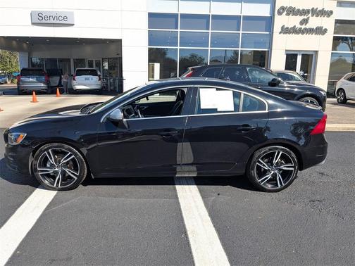 2017 Volvo S60 T6 R-Design Platinum