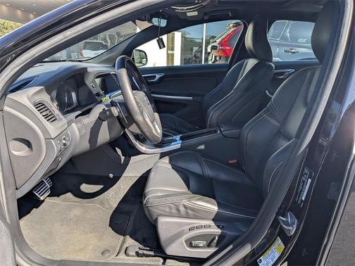 2017 Volvo S60 T6 R-Design Platinum