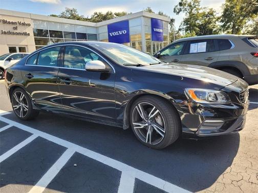 2017 Volvo S60 T6 R-Design Platinum