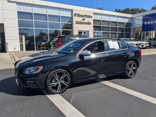 2017 Volvo S60 T6 R-Design Platinum