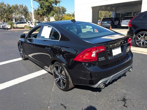 2017 Volvo S60 T6 R-Design Platinum