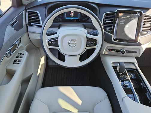 2025 Volvo XC90 Plug-In Hybrid T8 Plus 6-Seater