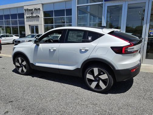 2024 Volvo C40 Recharge Pure Electric Twin Plus