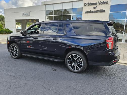 2023 Chevrolet Suburban RST
