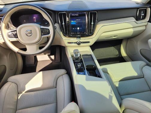 2022 Volvo XC60 B5 Inscription