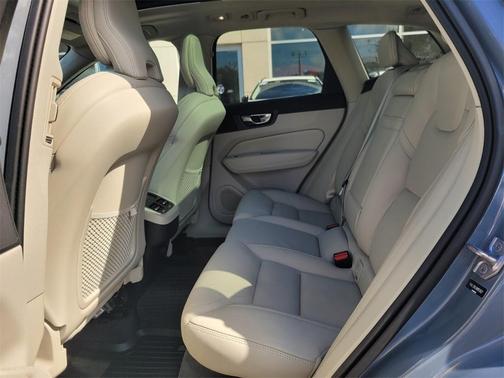 2022 Volvo XC60 B5 Inscription