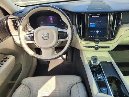 2022 Volvo XC60 B5 Inscription