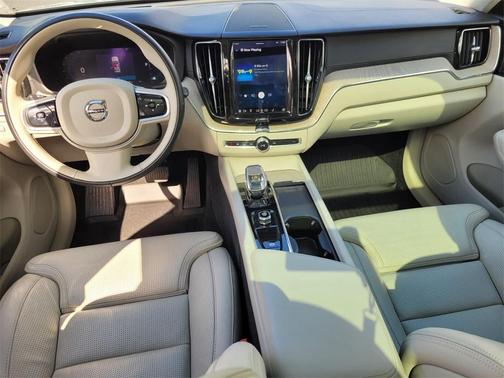 2022 Volvo XC60 B5 Inscription