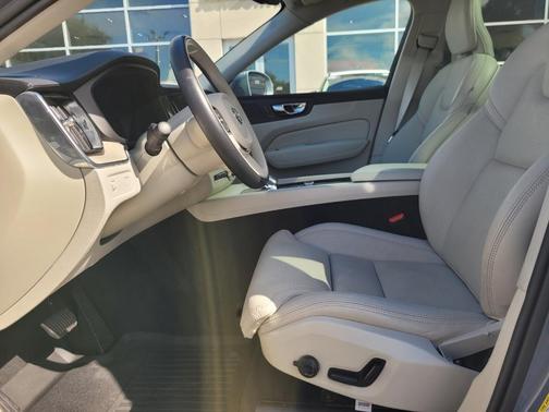 2022 Volvo XC60 B5 Inscription