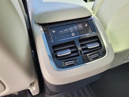 2022 Volvo XC60 B5 Inscription