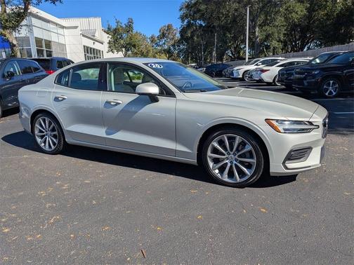 2020 Volvo S60 T5 Momentum
