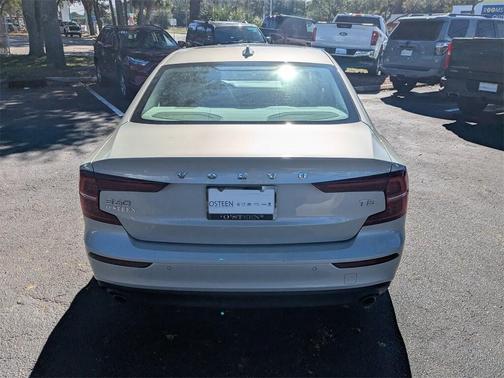 2020 Volvo S60 T5 Momentum