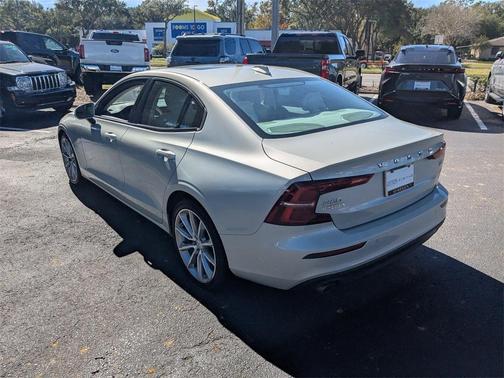 2020 Volvo S60 T5 Momentum