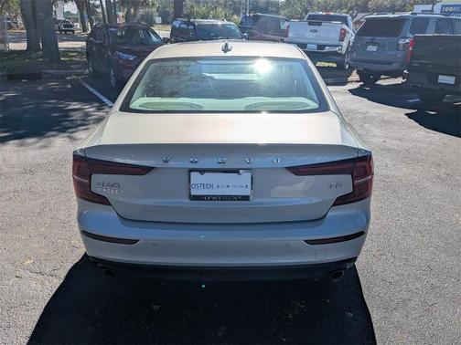 2020 Volvo S60 T5 Momentum