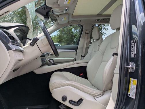 Savile Gray Metallic 2021 Volvo XC90 T5 Momentum 7 Passenger