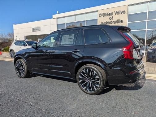 2026 Volvo XC90 Plug-In Hybrid T8 Ultra Dark Theme 7-Seater