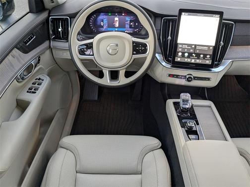 2026 Volvo XC90 B6 Ultra Dark Theme 7-Seater