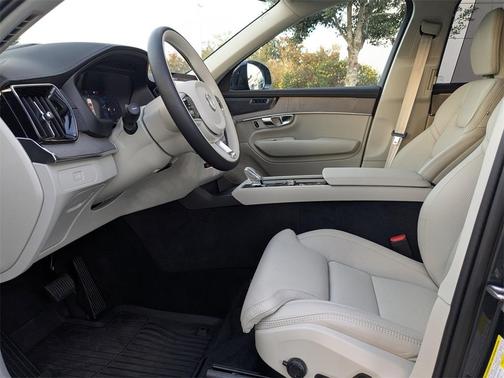 2026 Volvo XC90 B6 Ultra Dark Theme 7-Seater