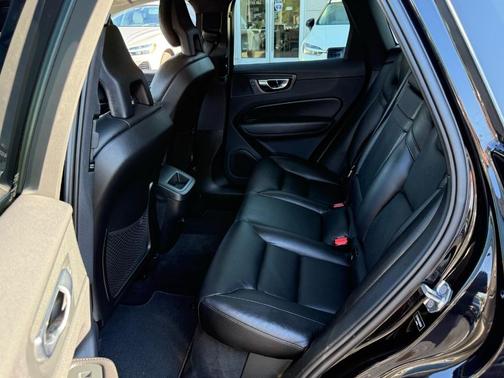 2018 Volvo XC60 T5 Momentum