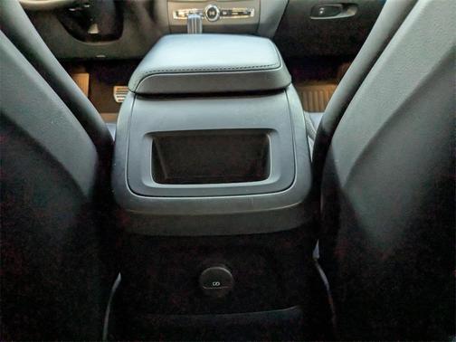 2021 Volvo XC60 Recharge Plug-In Hybrid T8 R-Design