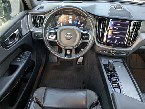 2021 Volvo XC60 Recharge Plug-In Hybrid T8 R-Design