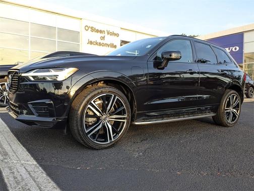 2021 Volvo XC60 Recharge Plug-In Hybrid T8 R-Design