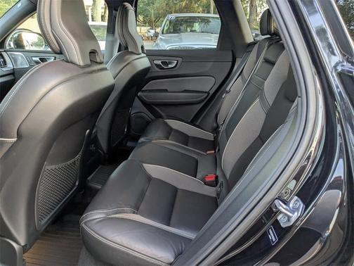 2021 Volvo XC60 Recharge Plug-In Hybrid T8 R-Design