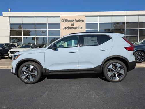2026 Volvo XC40 B5 Plus