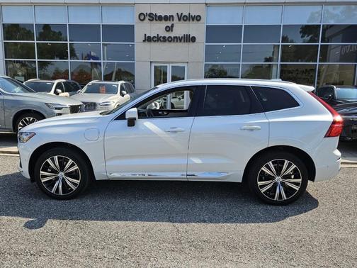 2023 Volvo XC60 Recharge Plug-In Hybrid T8 Plus Bright Theme