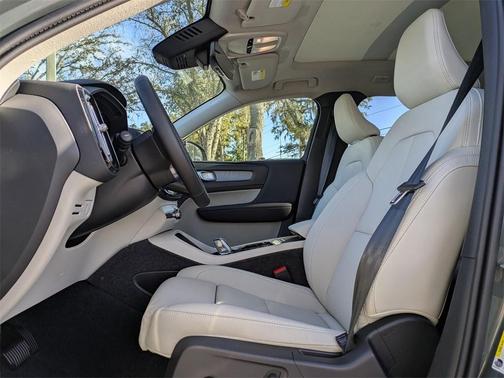 2026 Volvo XC40 B5 Ultra