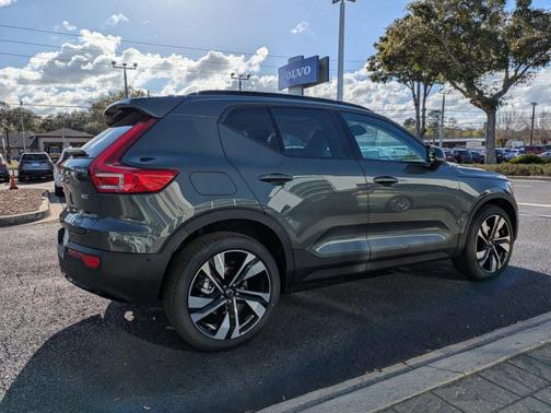 Forest Green 2026 Volvo XC40 B5 Ultra