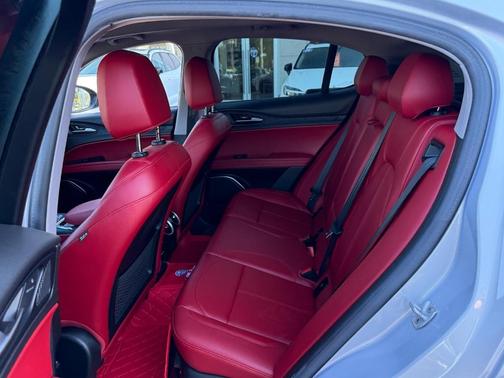 2020 Alfa Romeo Stelvio Base