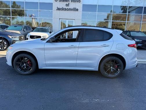 2020 Alfa Romeo Stelvio Base
