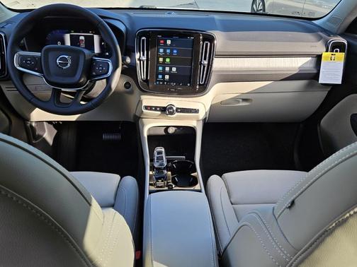 2025 Volvo XC40 B5 Plus Dark Theme