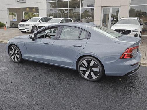 2024 Volvo S60 Recharge Plug-In Hybrid T8 Plus Dark Theme