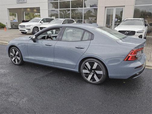 2024 Volvo S60 Recharge Plug-In Hybrid T8 Plus Dark Theme