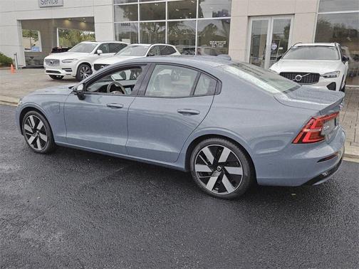 2024 Volvo S60 Recharge Plug-In Hybrid T8 Plus Dark Theme