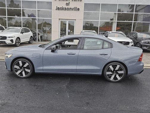 2024 Volvo S60 Recharge Plug-In Hybrid T8 Plus Dark Theme