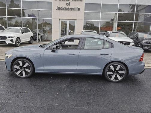 2024 Volvo S60 Recharge Plug-In Hybrid T8 Plus Dark Theme