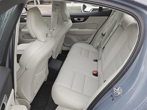 2024 Volvo S60 Recharge Plug-In Hybrid T8 Plus Dark Theme