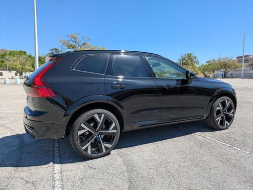 Onyx Black 2026 Volvo XC60 B5 Ultra