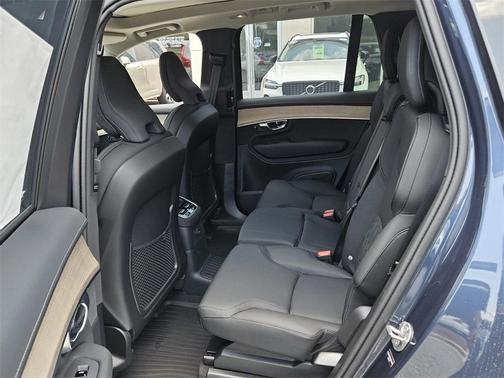 2025 Volvo XC90 Plug-In Hybrid T8 Plus 7-Seater