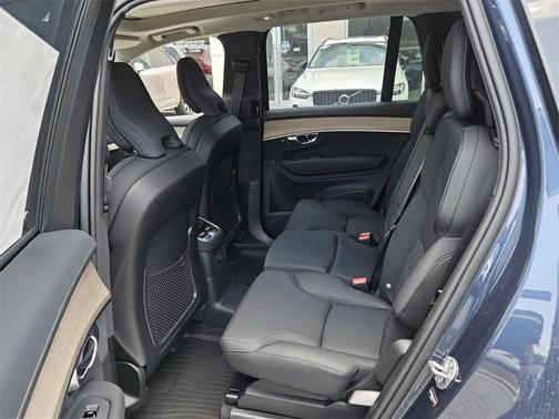 2025 Volvo XC90 Plug-In Hybrid T8 Plus 7-Seater