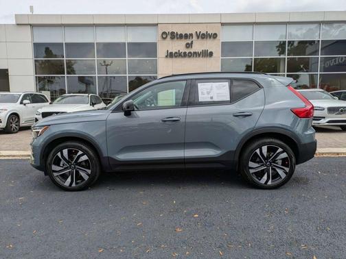 Thunder Gray Metallic 2023 Volvo XC40 B5 Ultimate Dark Theme