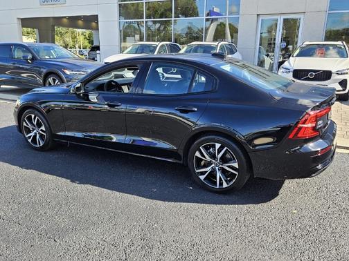 2025 Volvo S60 B5 Plus