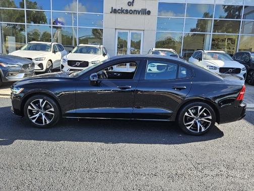 2025 Volvo S60 B5 Plus