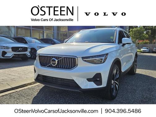 2024 Volvo XC40 B5 Ultimate Bright Theme